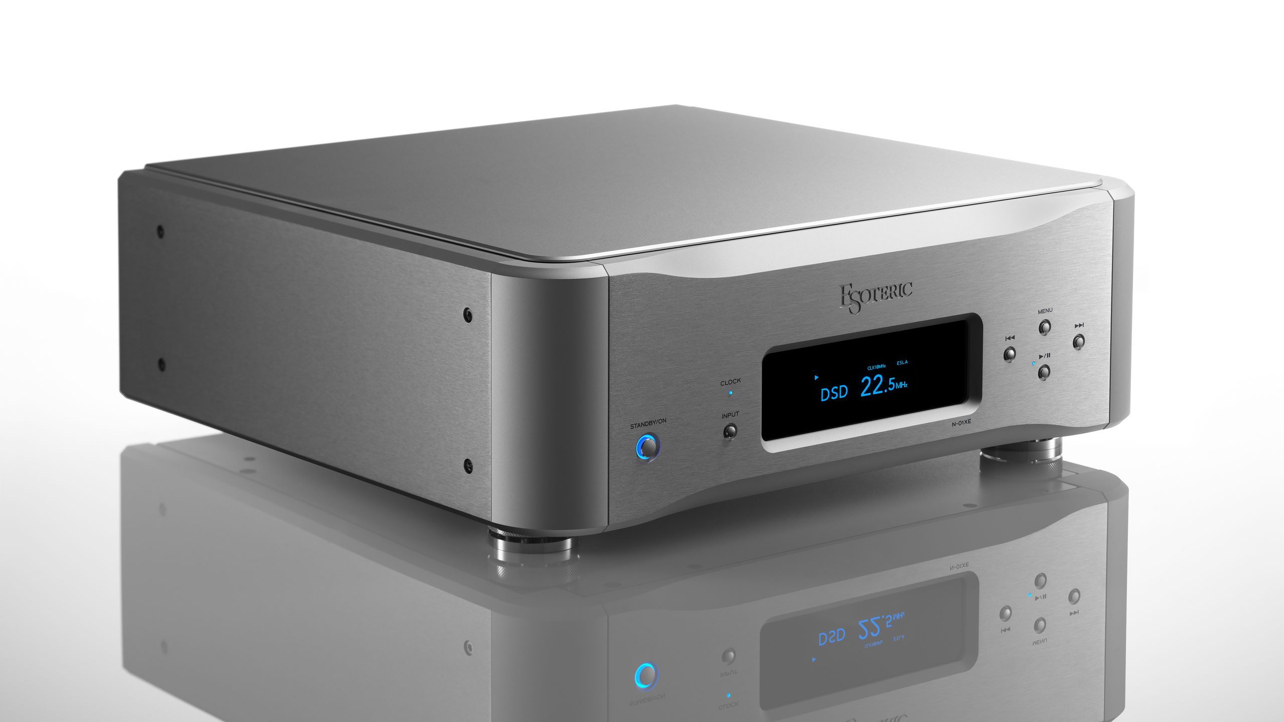 Lyngdorf TDAI-2210 vs Esoteric N-01XE: ampli streaming cao cấp cho audiophile nào?