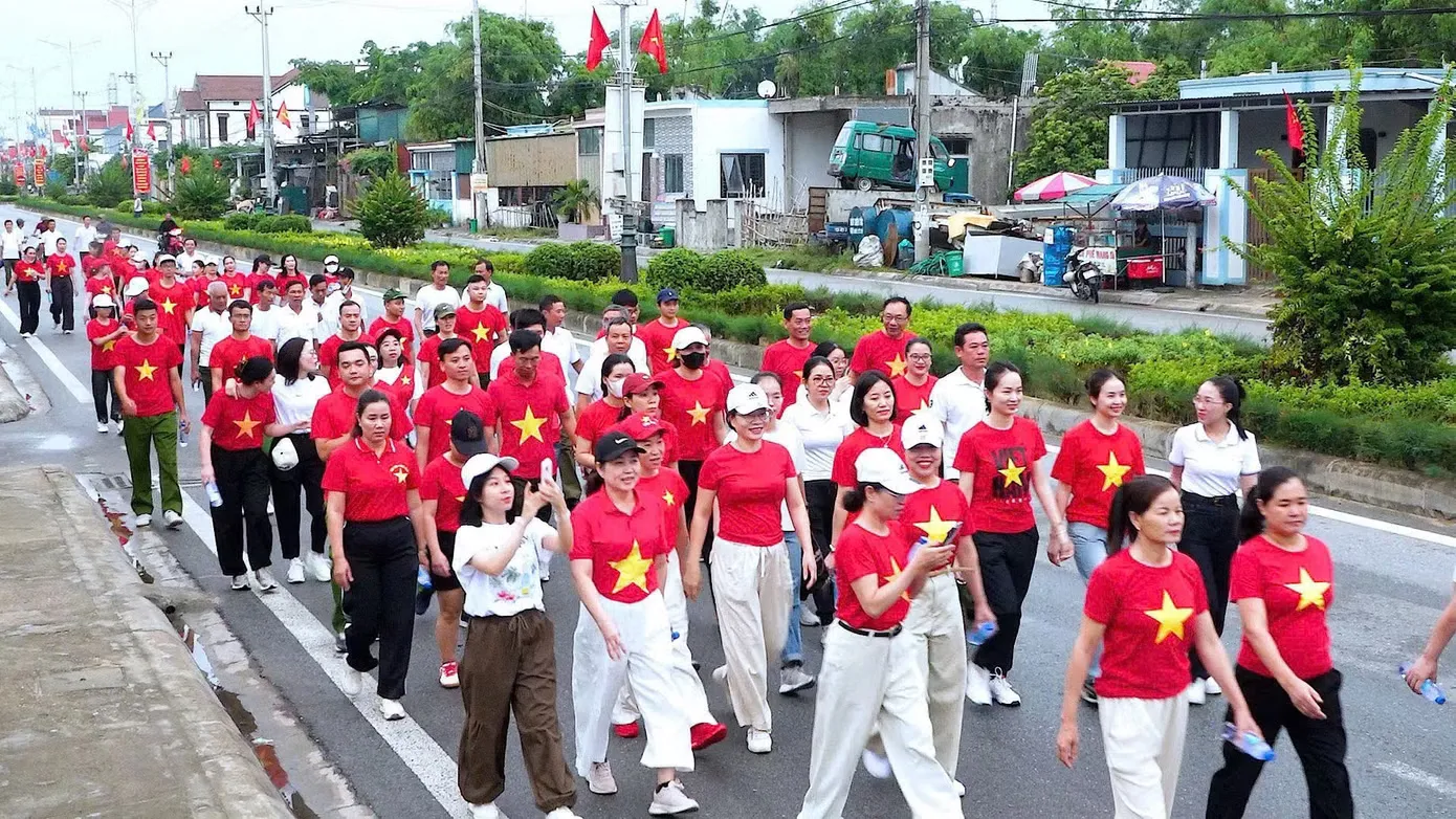 10 tỷ bước chân trong một ngày: phong trào đi bộ toàn quốc nói gì về sức khỏe cộng đồng?
