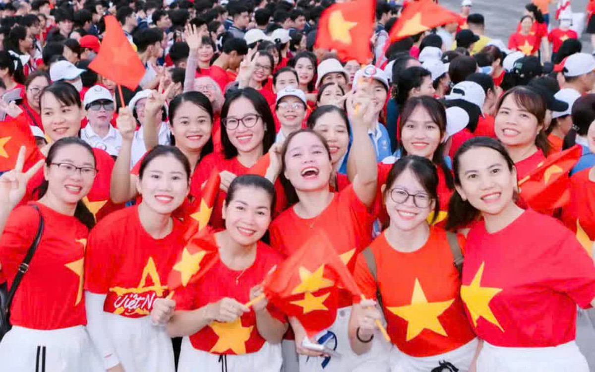 10 tỷ bước chân trong một ngày: phong trào đi bộ toàn quốc nói gì về sức khỏe cộng đồng?