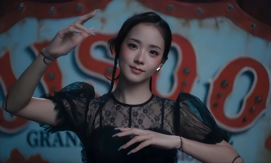 Jisoo tung MV “CLICK” với đạo diễn Taylor Swift: Cyborg trong thế giới bỏ quên