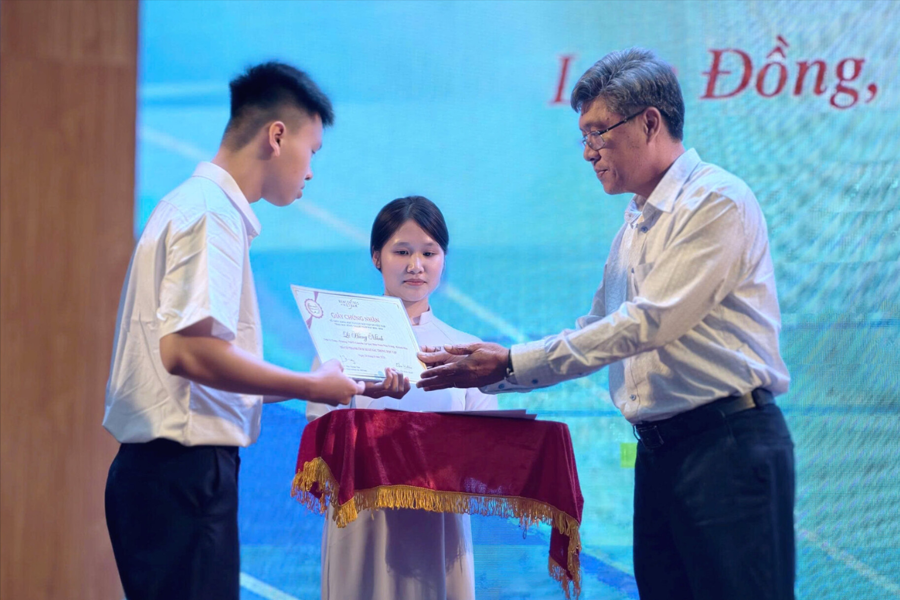 Hơn 2,7 tỷ đồng học bổng Vallet: cơ hội nào cho học sinh, sinh viên?