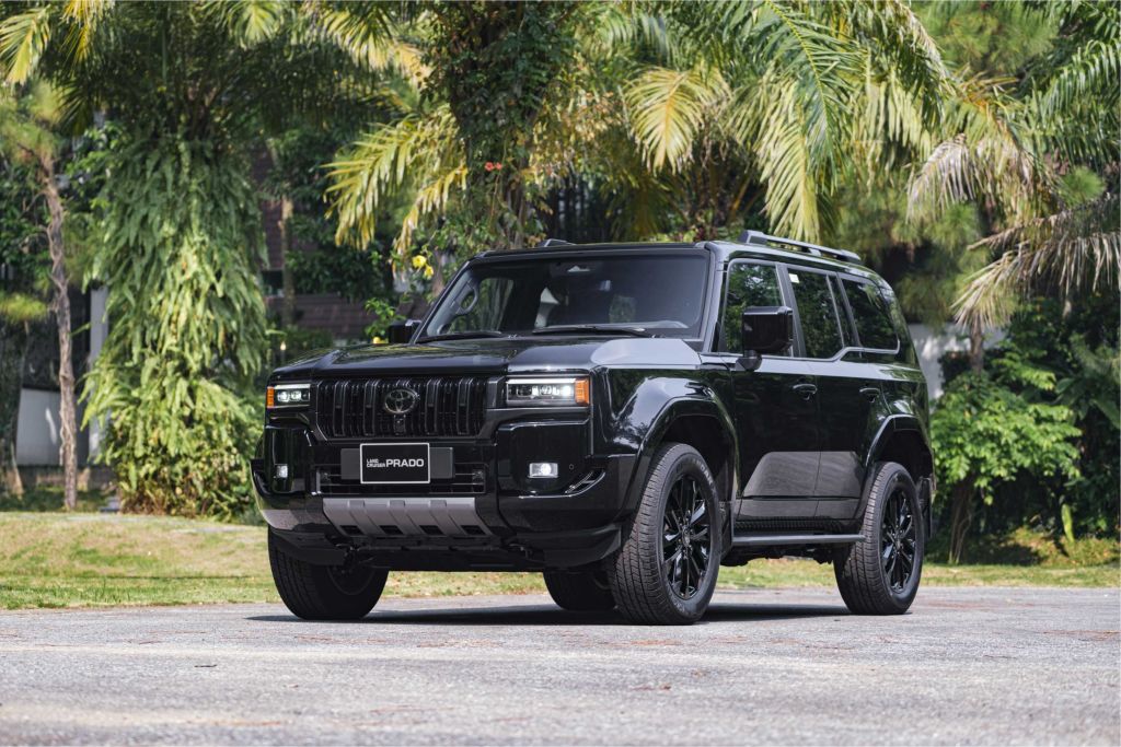 Mitsubishi Pajero vs Toyota Land Cruiser Prado: Ai xứng danh vua SUV địa hình cỡ lớn?
