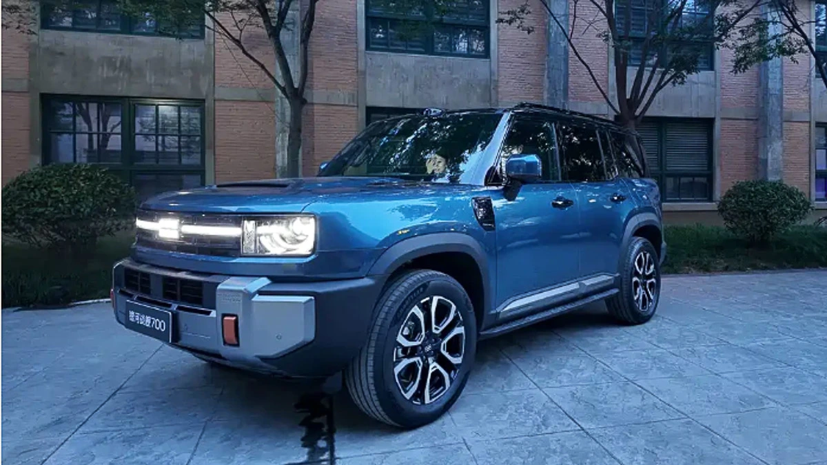 Land Cruiser 300 hybrid 457 mã lực: Bước ngoặt cho SUV địa hình