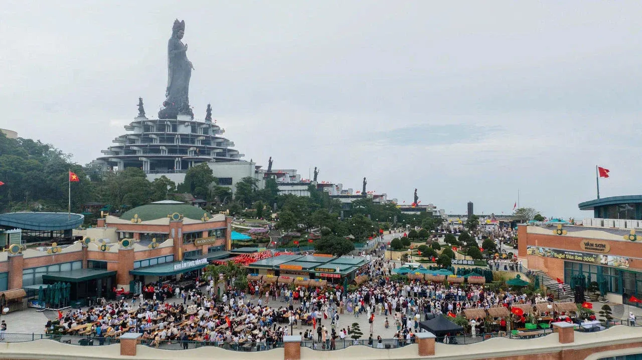 Núi Bà Đen lễ 2/9: bí kíp tránh đông và đi chơi choáng ít tiền