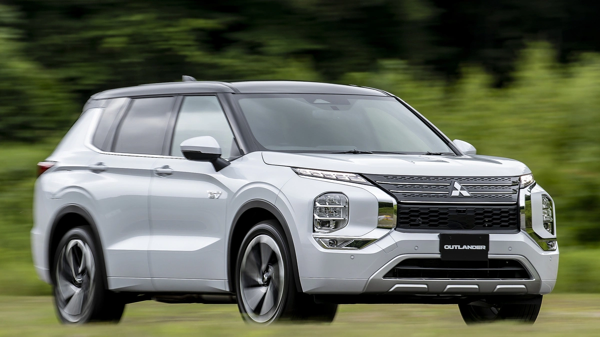 Mitsubishi Outlander thế hệ mới trở lại: Đòn bẩy mới ở phân khúc CUV cỡ C