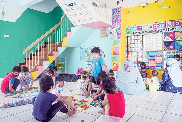 Biaya Tersembunyi Pendidikan: Dari Tadika Mahal ke Sumbangan Kelas