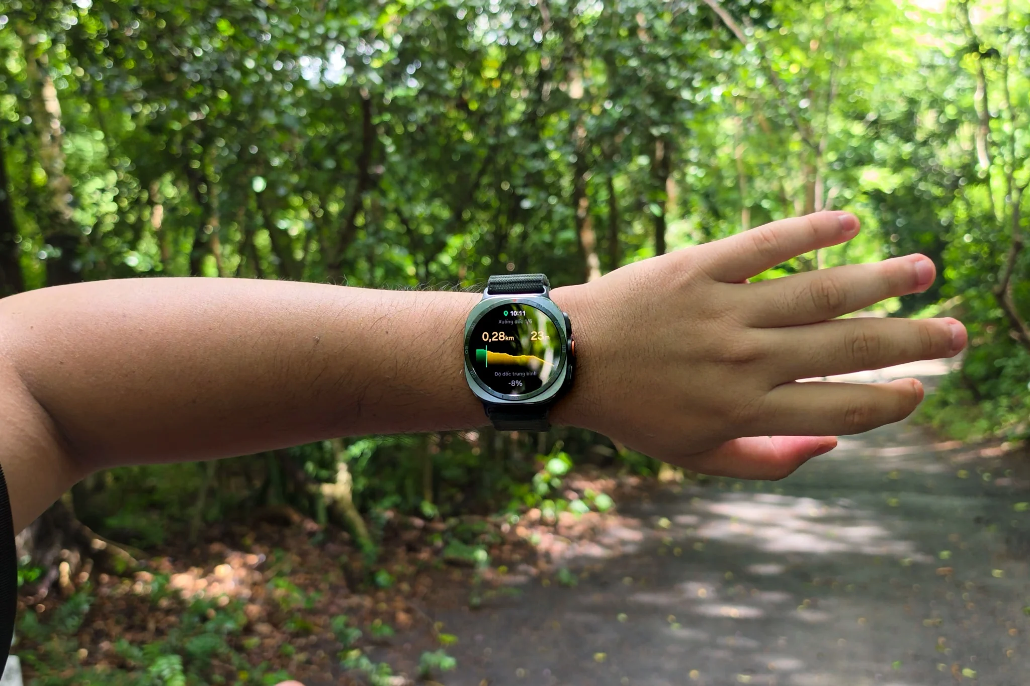Galaxy Watch Ultra2 trên núi Dinh: đồng hồ thể thao ngoài trời cho dân leo núi và chạy trail