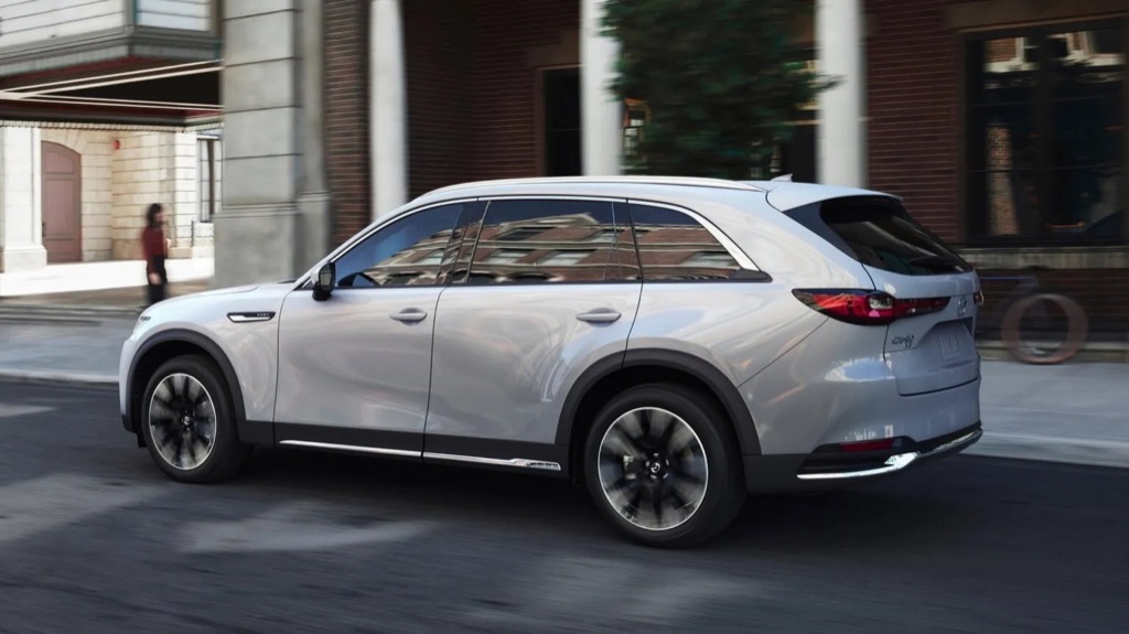 Mazda đại tu dàn SUV dẫn động cầu sau sau khi hụt doanh số