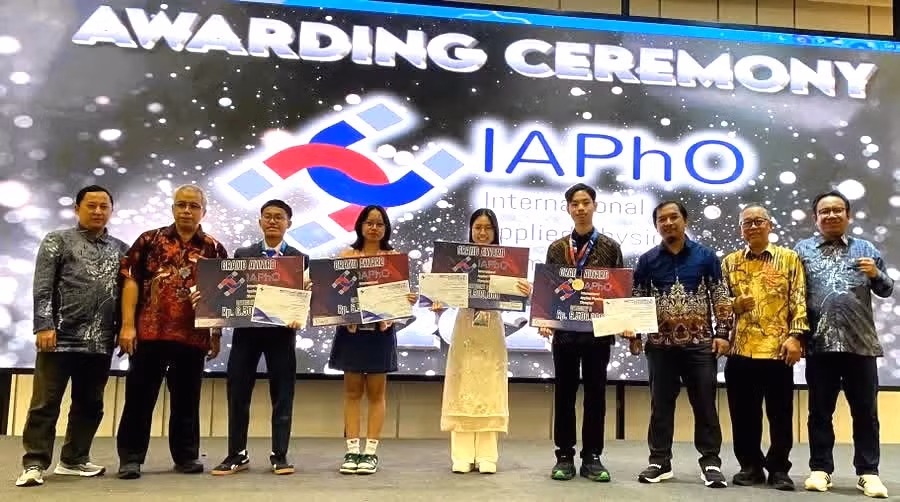 Học sinh Việt Nam chinh phục đỉnh cao Olympiad: từ phòng học đến bục vinh quang