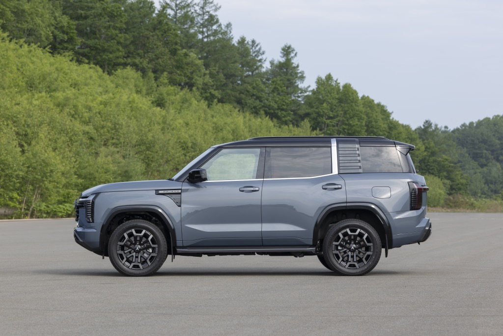 Mitsubishi Pajero thế hệ 5: cơ hội mới trong phân khúc SUV địa hình hạng sang