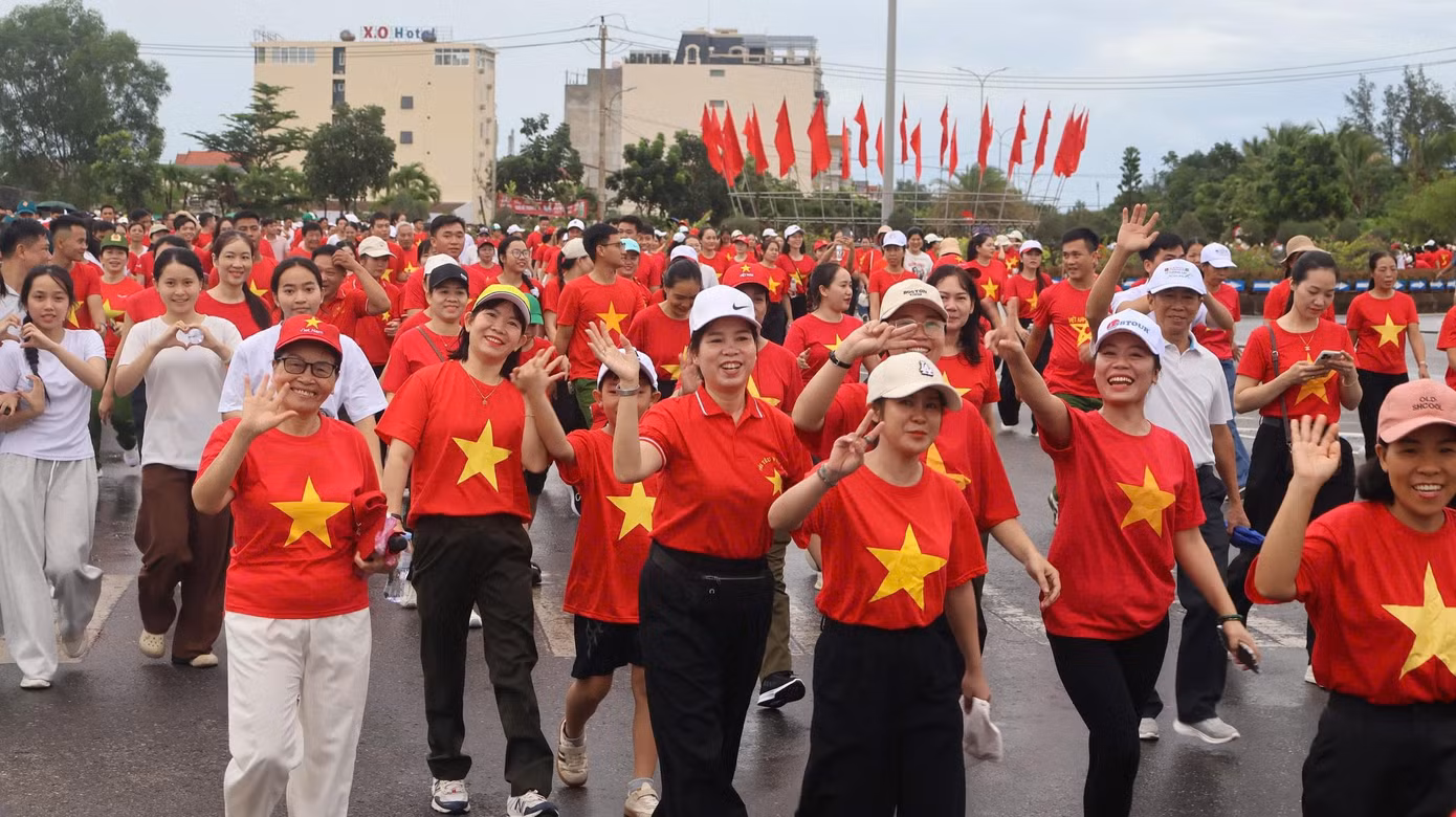 10 tỷ bước chân trong một ngày: phong trào đi bộ toàn quốc nói gì về sức khỏe cộng đồng?