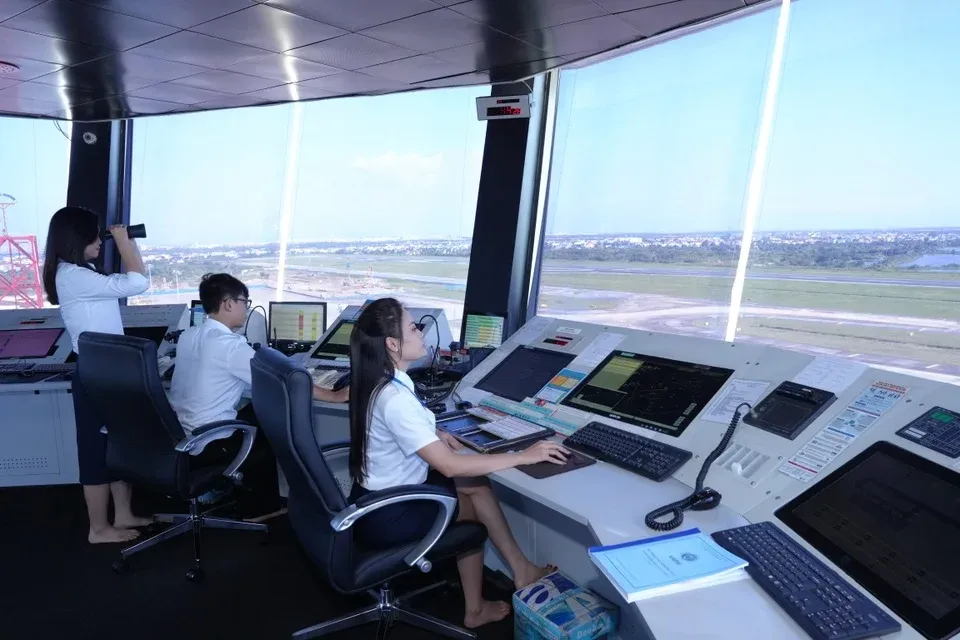 Vật thể bay bí ẩn gần sân bay Cát Bí và lỗ hổng phòng chống drone