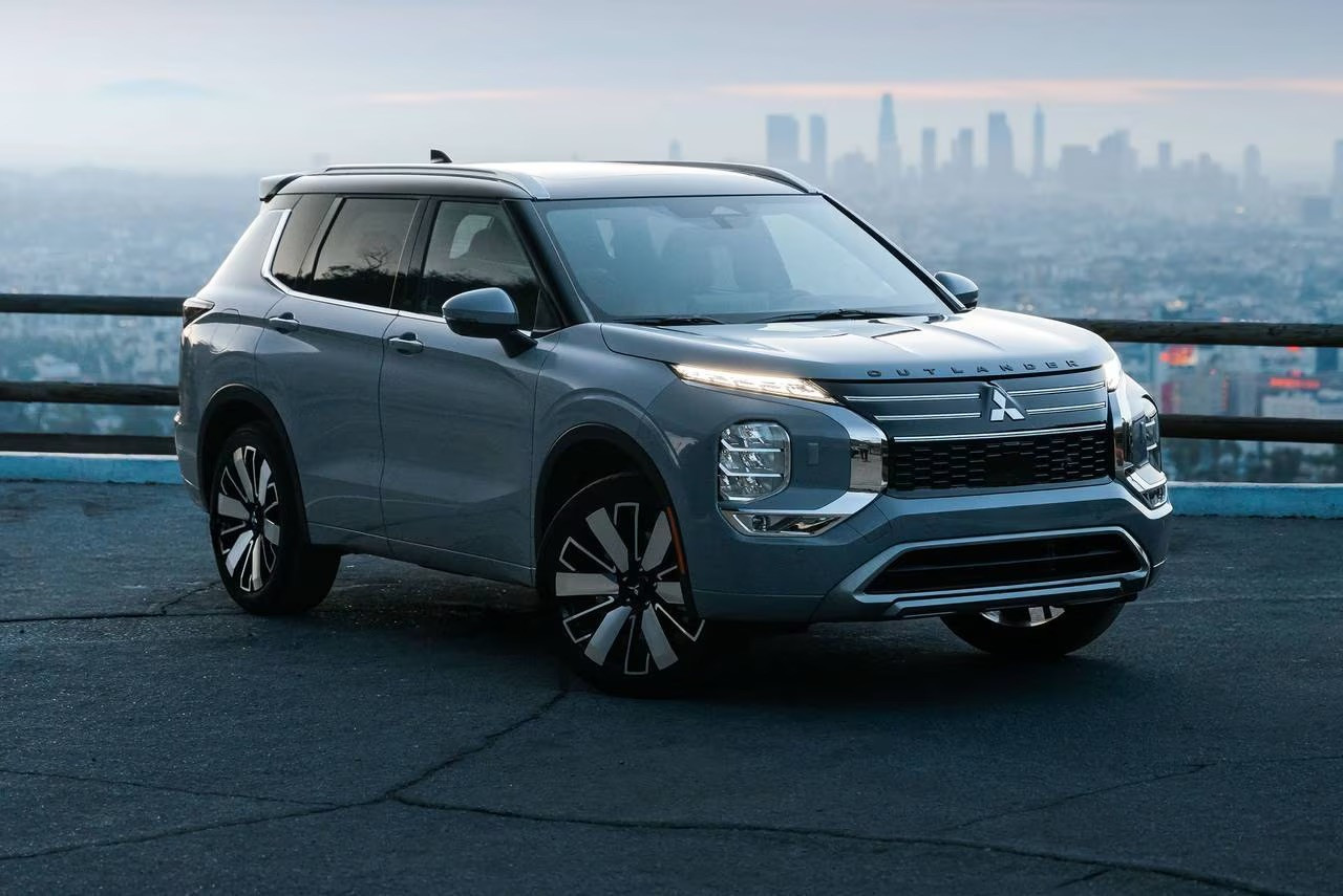 Mitsubishi Outlander thế hệ mới: Hybrid, công nghệ và cuộc đấu SUV cỡ C