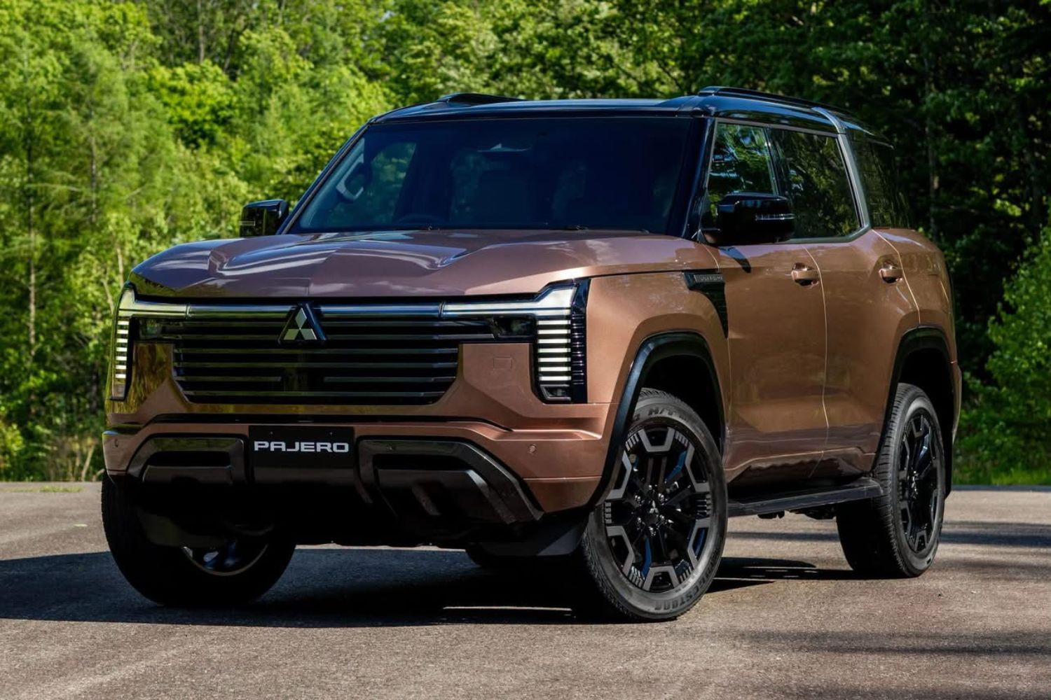 Mitsubishi Pajero trở lại: đe dọa Land Cruiser Prado hay Ford Everest?