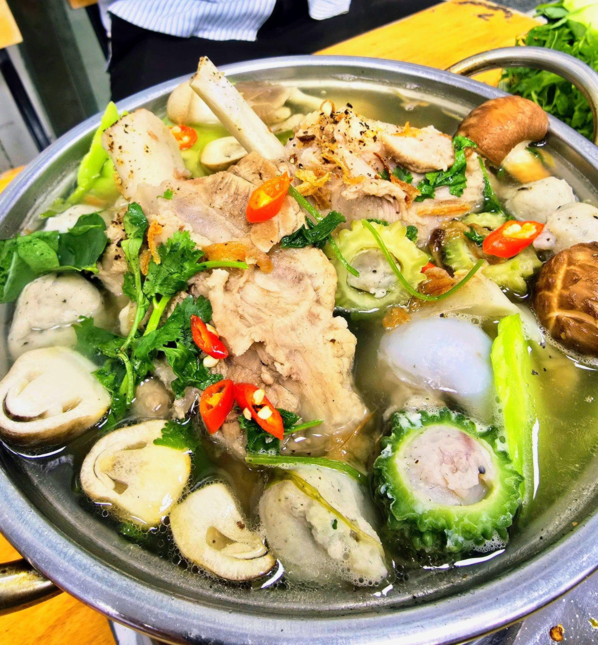 Lẩu khổ qua rừng: Từ mâm cơm quê nhà đến xu hướng ăn thanh nhẹ