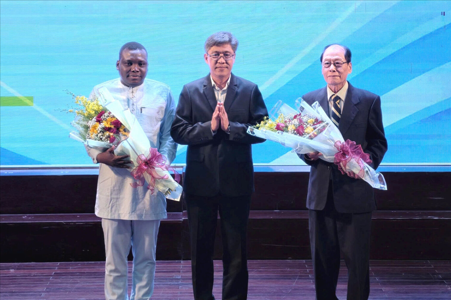 Hơn 2,7 tỷ đồng học bổng Vallet: cơ hội nào cho học sinh, sinh viên?