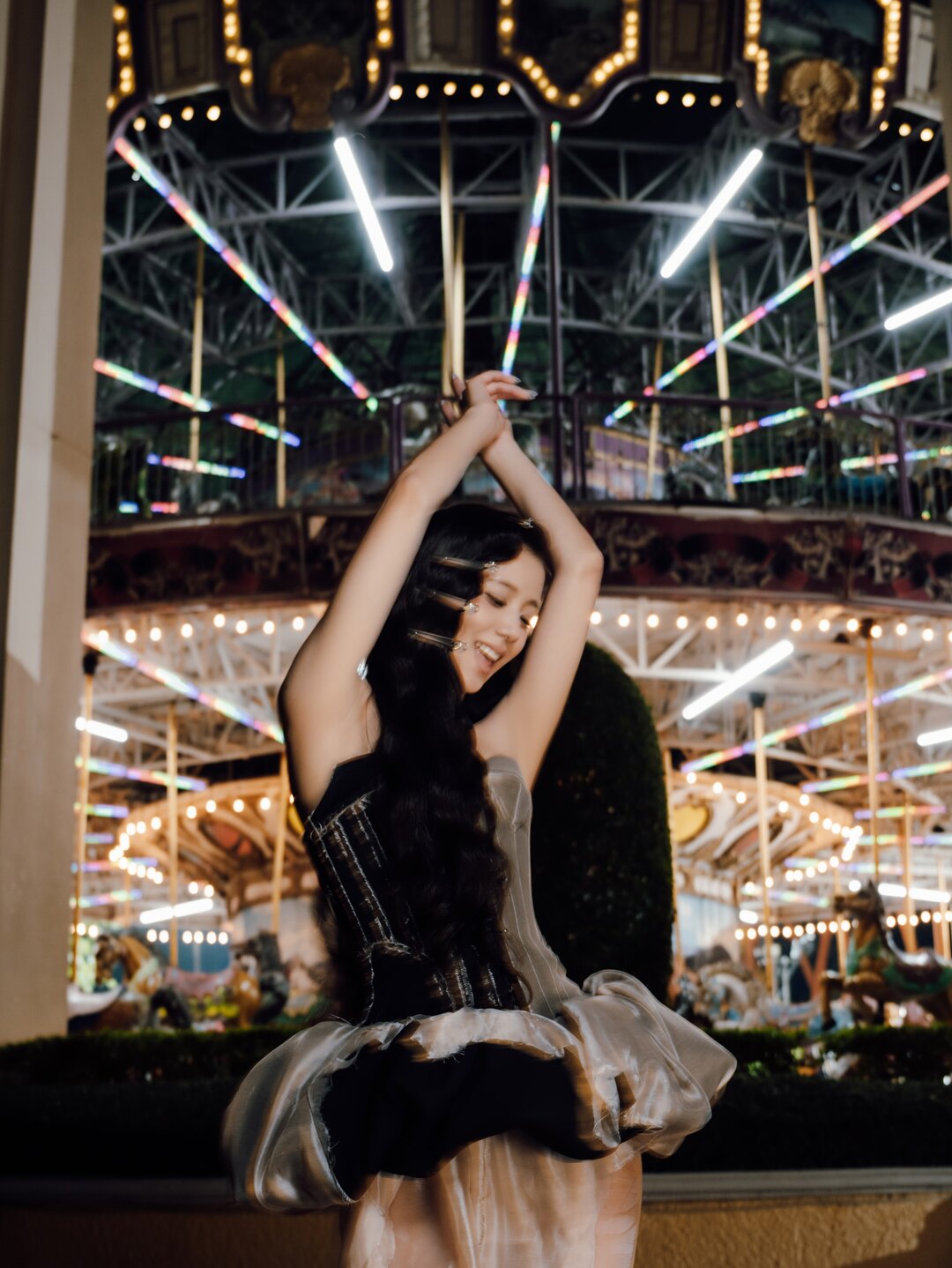 Jisoo, MV CLICK và cú bắt tay táo bạo với thời trang Việt