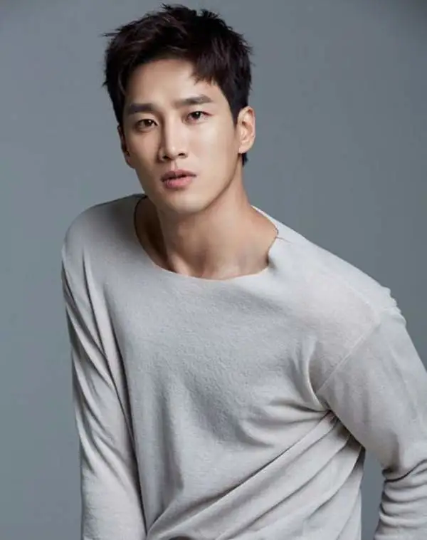Kim Soo-hyun giữ vững ngôi vương: Cuộc đua xếp hạng nam diễn viên tháng 8