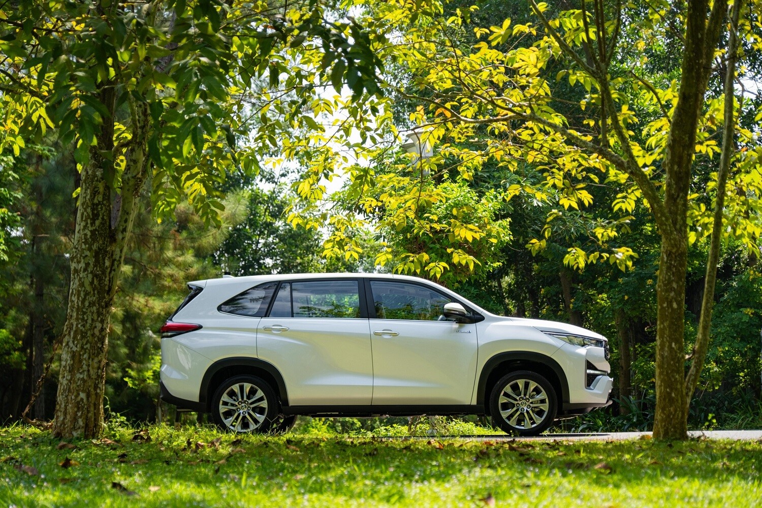 Toyota Innova Cross giá từ 685 triệu: Deal đáng xuống tiền?