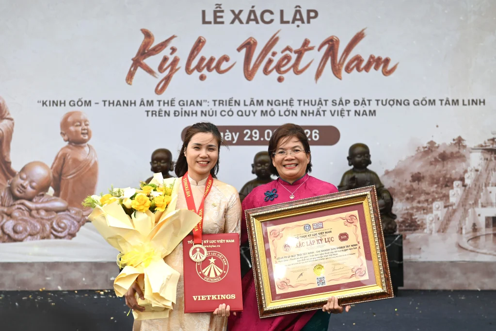 Triển lãm gốm tâm linh kỷ lục trên đỉnh Núi Bà Đen