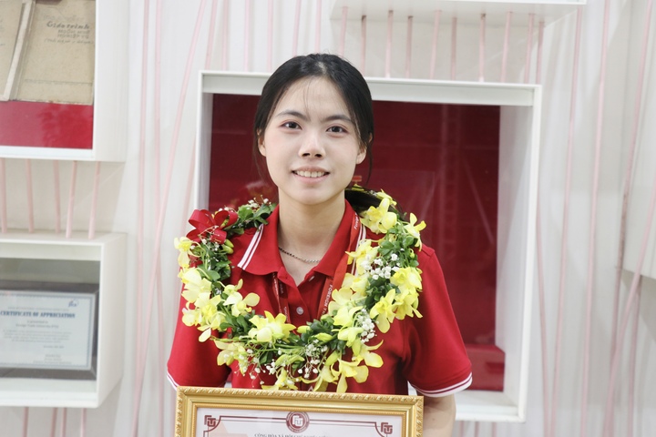 Những thủ khoa xuất sắc: Từ điểm tuyệt đối đến giảng đường đại học hàng đầu