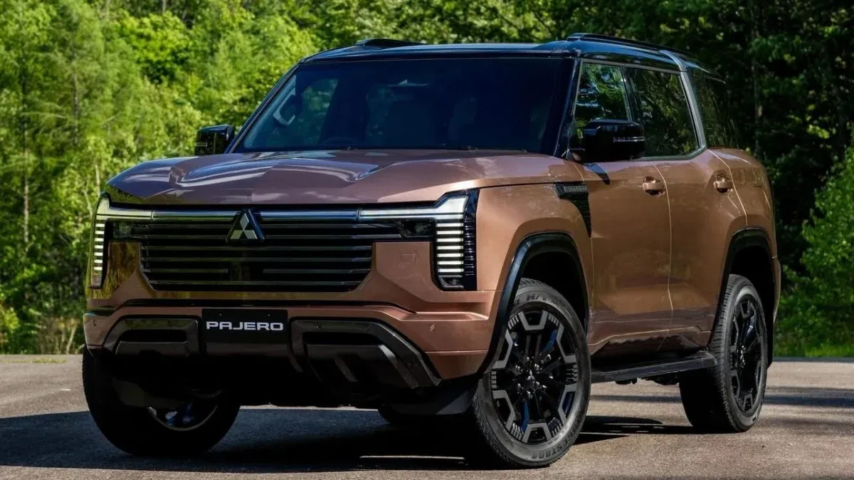 Mitsubishi Pajero thế hệ mới: SUV địa hình cao cấp trở lại đường đua