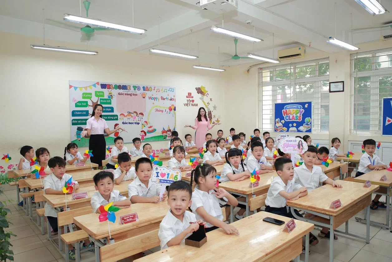 Hà Nội tái cấu trúc trường học: Cơ hội hay áp lực cho học sinh?