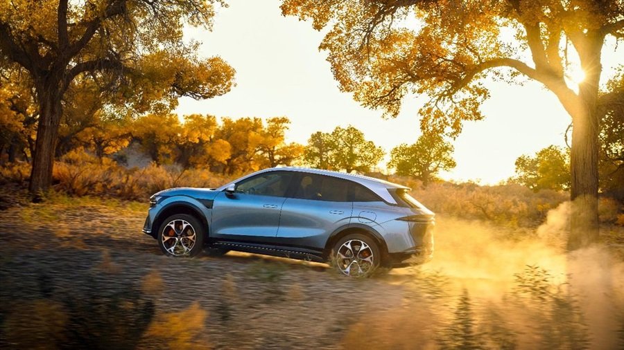 Zeekr 7X và 009: SUV, MPV điện Trung Quốc nhập khẩu có đủ sức thách thức Tesla?