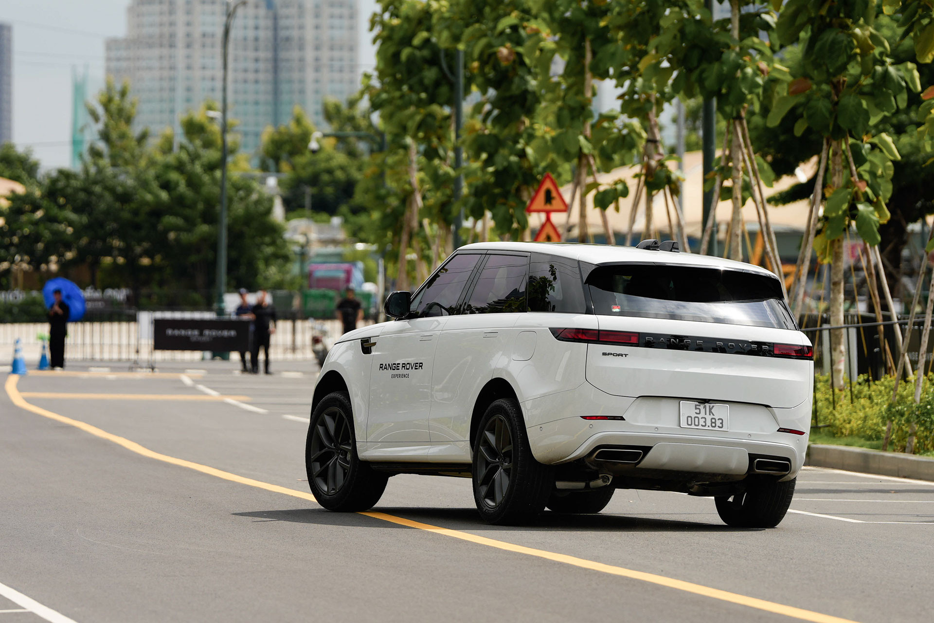 Range Rover Sport PHEV so tài Cayenne E-Hybrid và Volvo XC90 Plug-in