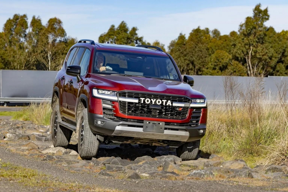 Toyota Land Cruiser 300 chuyển hẳn sang hybrid 457 mã lực: bước ngoặt không thể quay lại