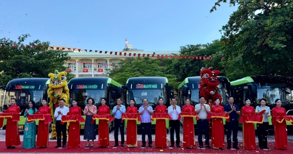 Xe buýt điện miễn phí đưa đón học sinh: Quảng Ninh dám đi trước