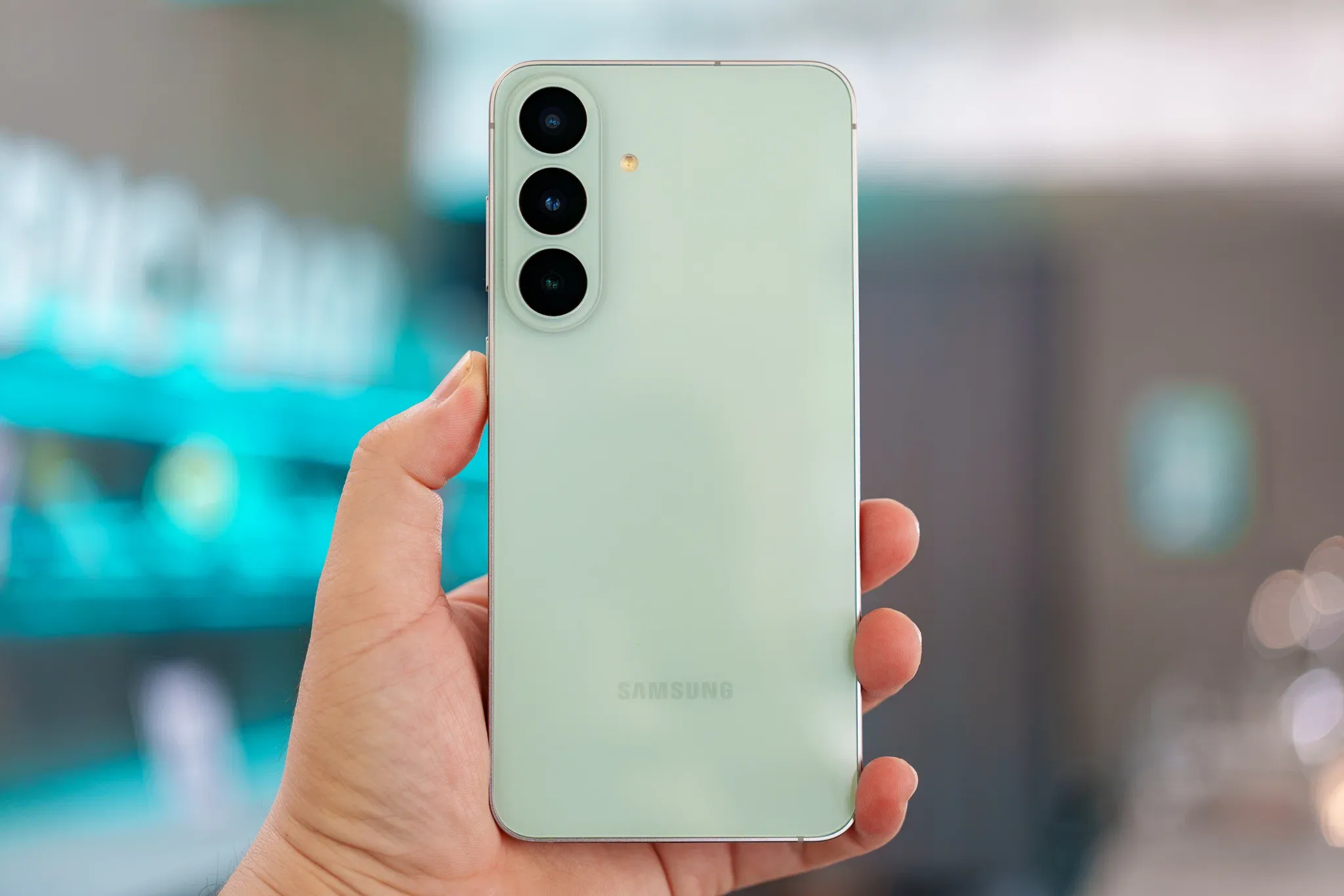 Galaxy S26 FE đưa AI camera flagship xuống phân khúc tầm trung