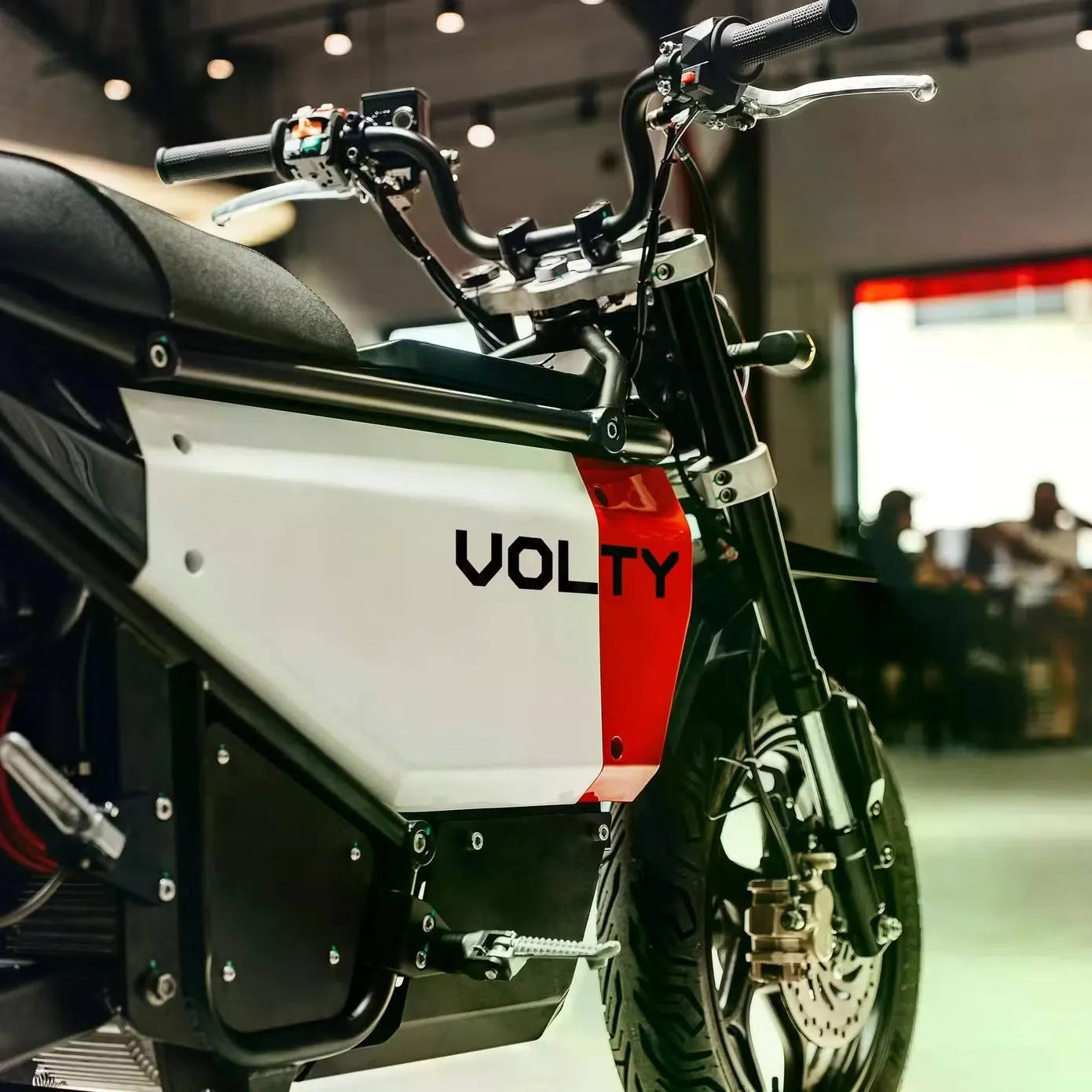 Nuen Moto Volty U1: cược lại cuộc chơi xe máy điện đổi pin