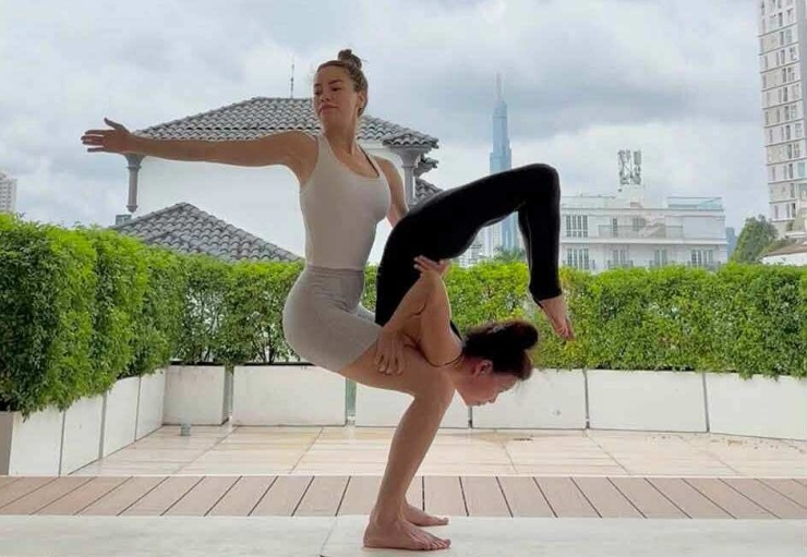 Yoga đảo ngược cơ thể: bí quyết giữ tuổi thanh xuân