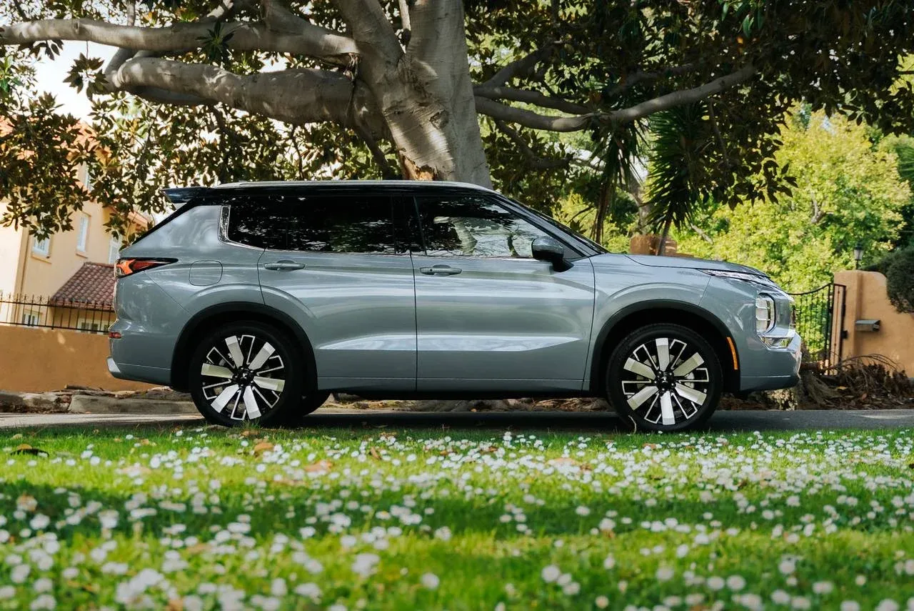 Mitsubishi Outlander thế hệ mới: mild hybrid trở lại phân khúc SUV cỡ trung