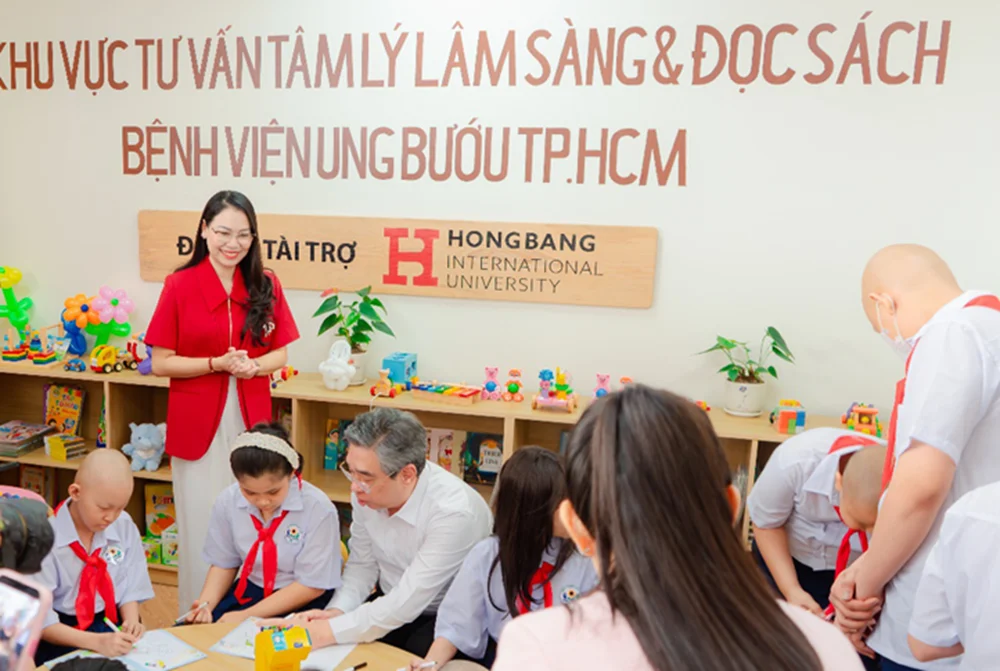 Lớp học trong bệnh viện: giữ cho ước mơ của bệnh nhi không bị gián đoạn