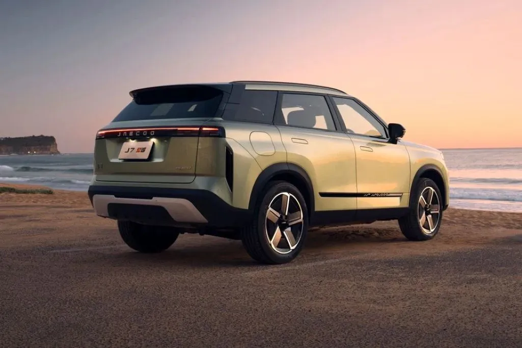 PHEV AWD giá rẻ: Jaecoo J7 thách thức phân khúc dưới 1 tỷ