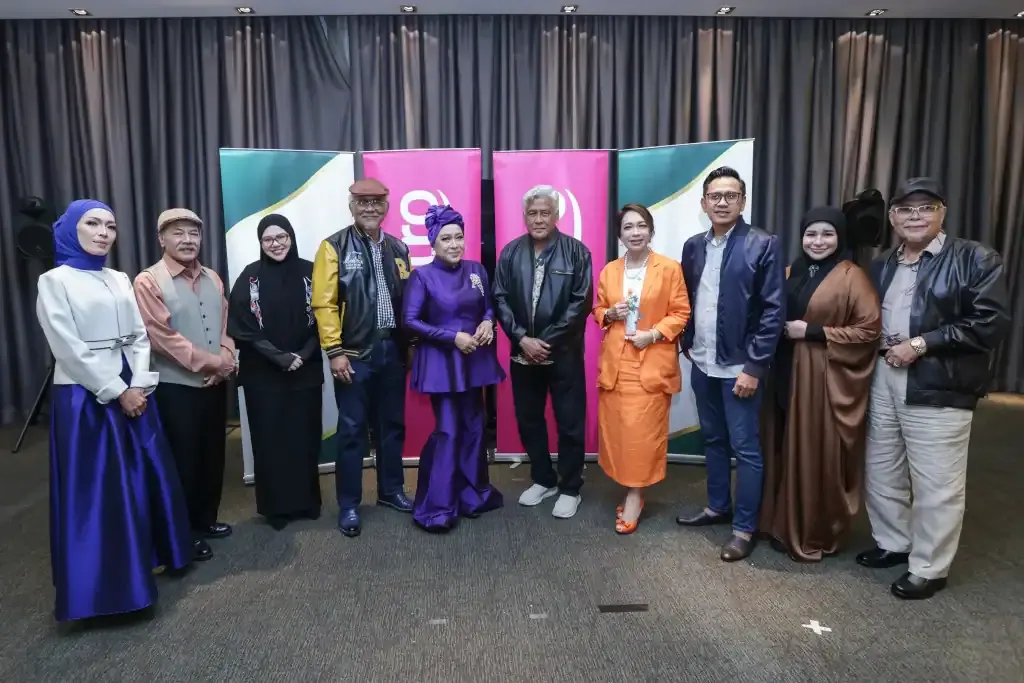 Zila Bakarin Merampas Puncak Kilauan Emas Selebriti