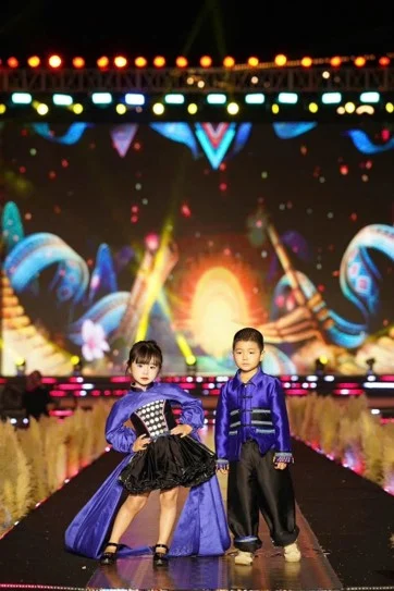 Carnaval Thổ cẩm Tây Bắc: Khi di sản bước lên sàn diễn quốc tế