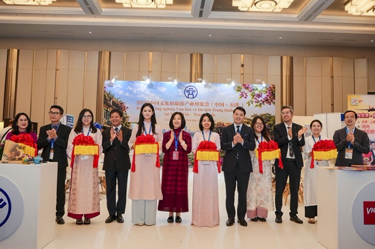 Hà Nội mở rộng thị trường khách Trung Quốc tại hội chợ Thiên Tân