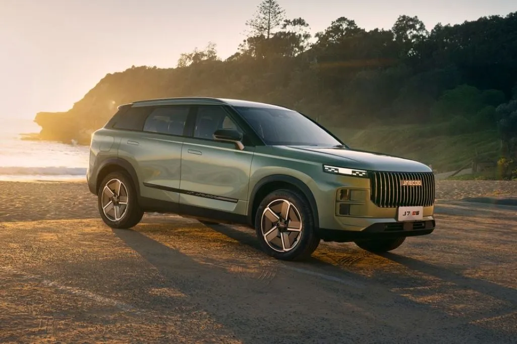 Jaecoo J7 PHEV AWD: bốn bánh, nhiều đồ chơi nhưng có đáng tiền?