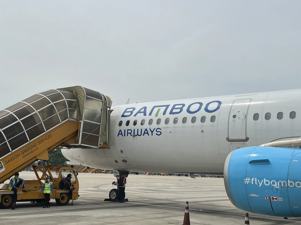 Vietjet và Vietnam Airlines: Hai cách kiếm tiền trái ngược trên bầu trời Việt