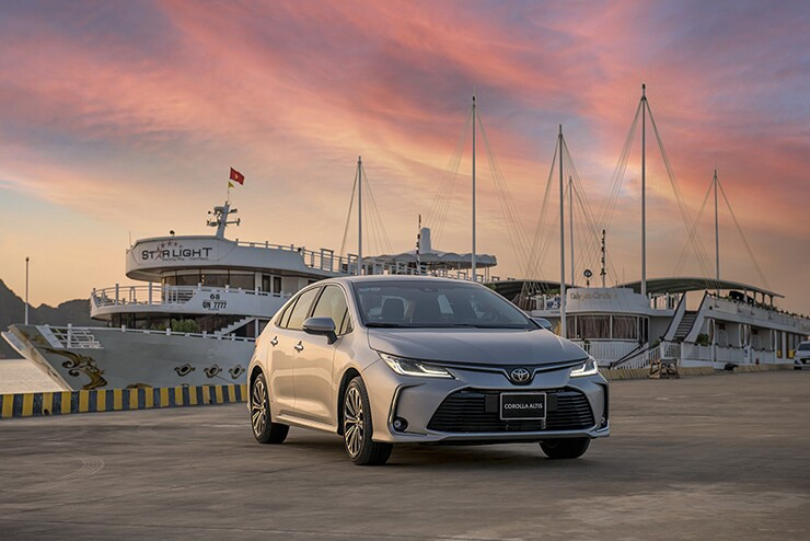 Toyota Corolla Altis giá từ 725 triệu: nên chọn 1.8G, 1.8V hay Hybrid?