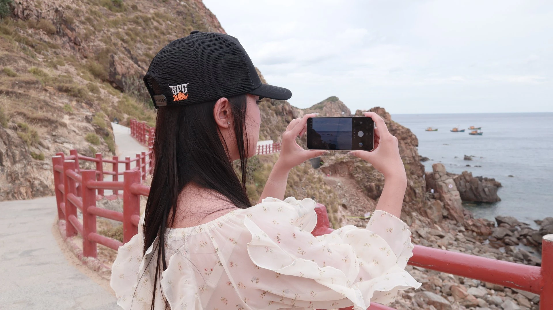 Galaxy S26 FE trong thực tế: camera sự kiện và solo travel có xứng tầm?