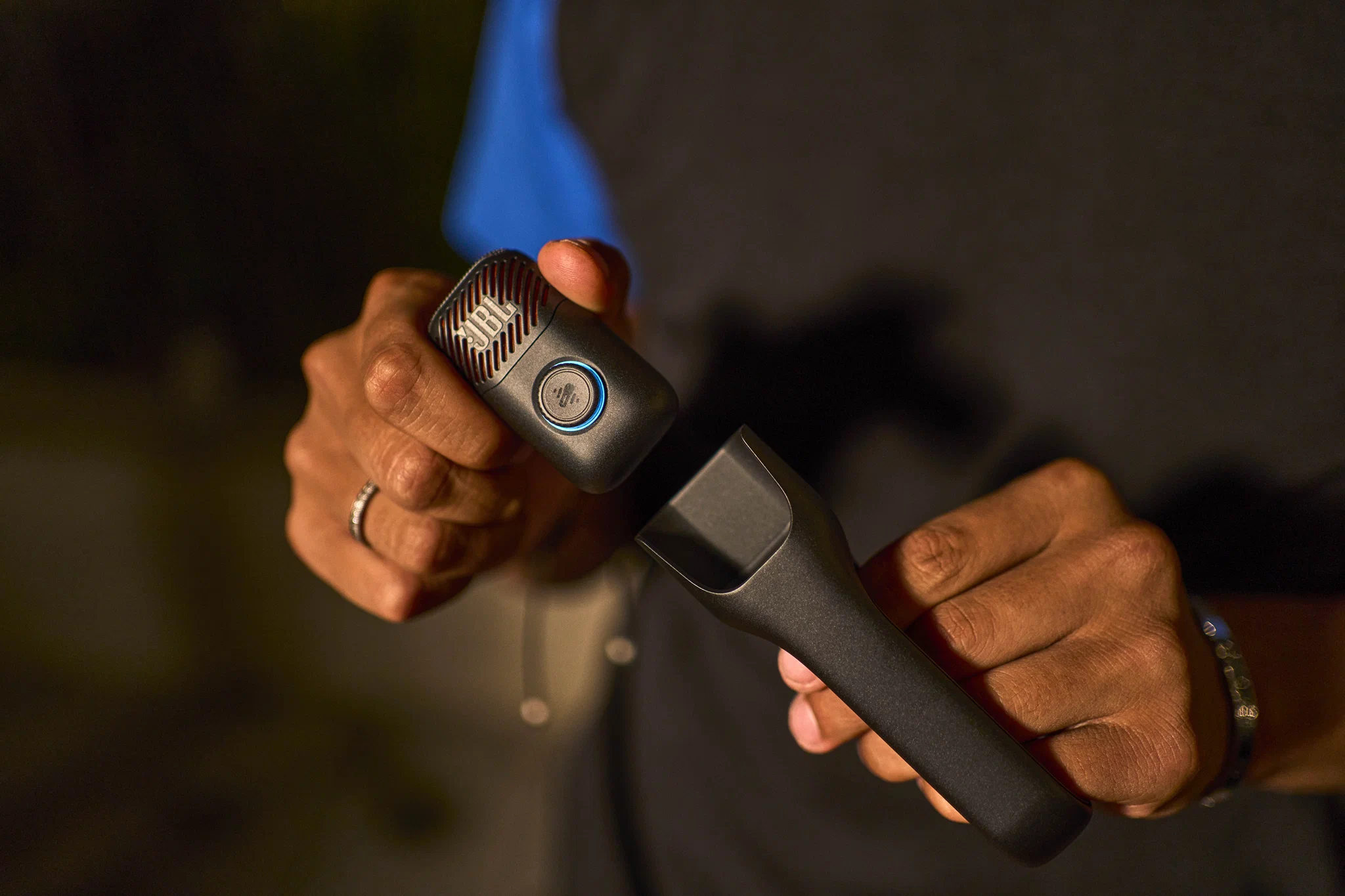 JBL EasySing Mic Mini: micro không dây tách giọng AI cho karaoke và creator