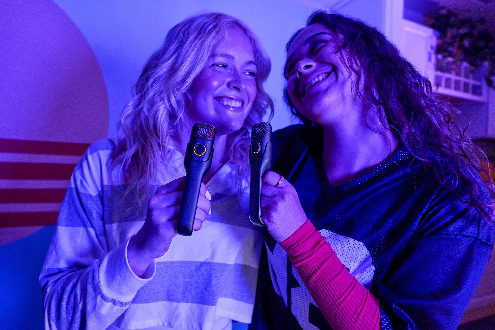 JBL EasySing Mic Mini: micro không dây tách giọng AI cho karaoke và creator