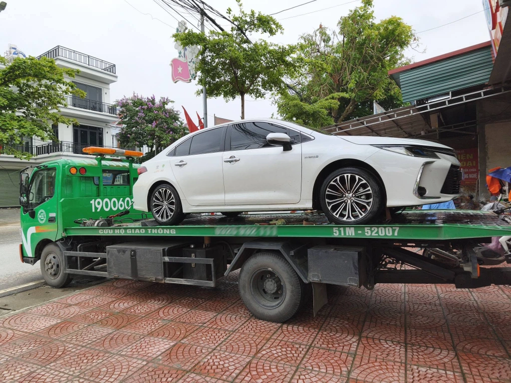 Xe hybrid ngập nước: Chi phí thay pin và cách bảo vệ tài sản