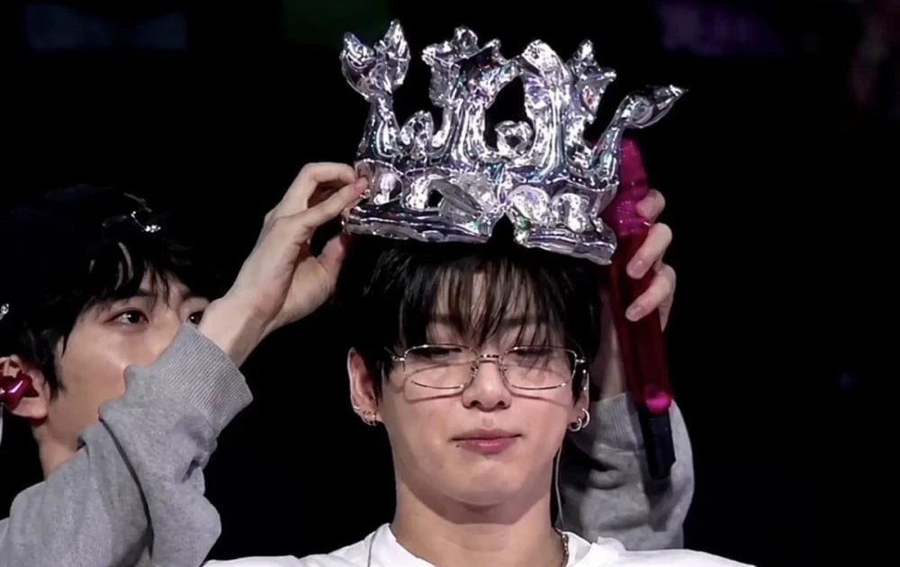 Khoảnh khắc Jungkook và fan xe lăn: khi K-pop chạm tới sự gần gũi