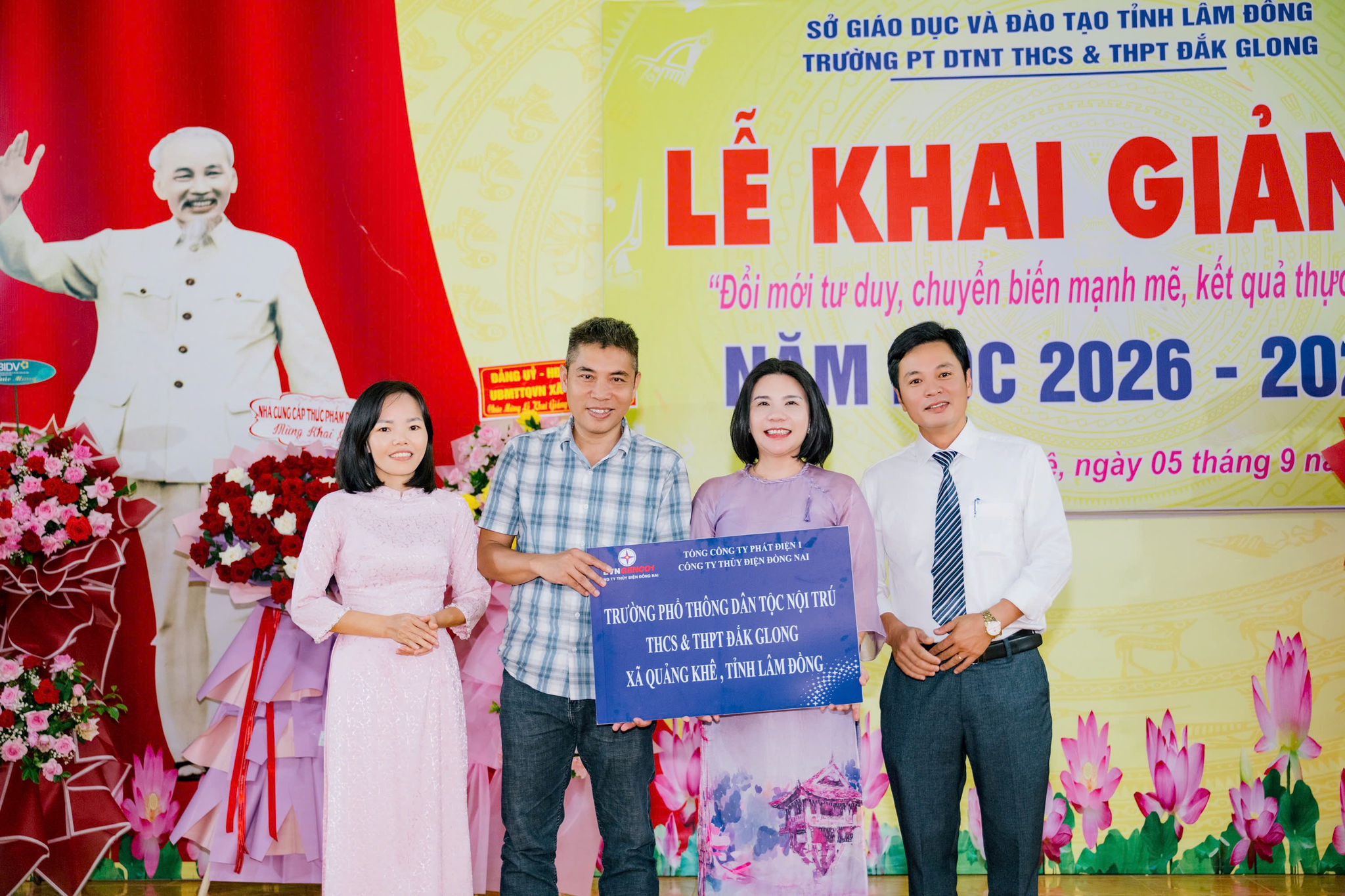 Công ty Thủy điện Đồng Nai trao học bổng tiếp sức học sinh khó khăn