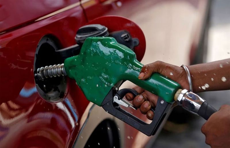 Nghịch lý giá diesel kỷ lục khi giá dầu thô hạ nhiệt